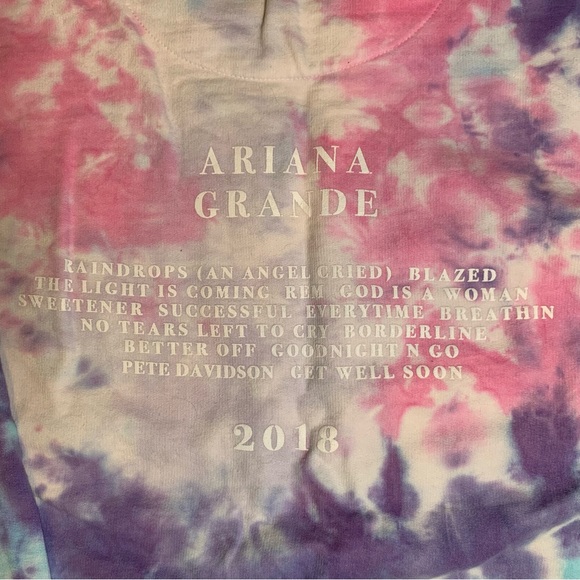 ⭐️Vaca Soon Sale⭐️ God Is A Woman Crewneck - Picture 4 of 6